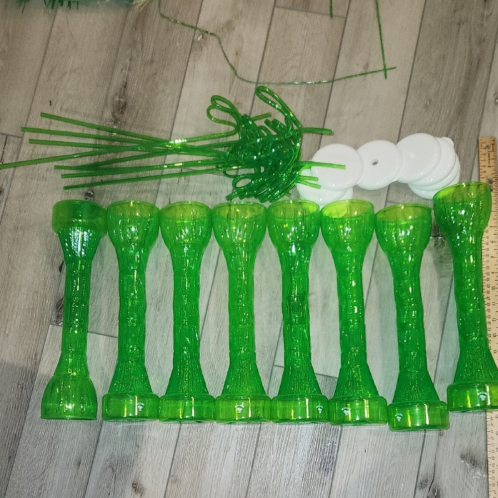 Hawaiian Malibu tall drinking cups with lids and staws 8 cups, 8 lids, 8 straws